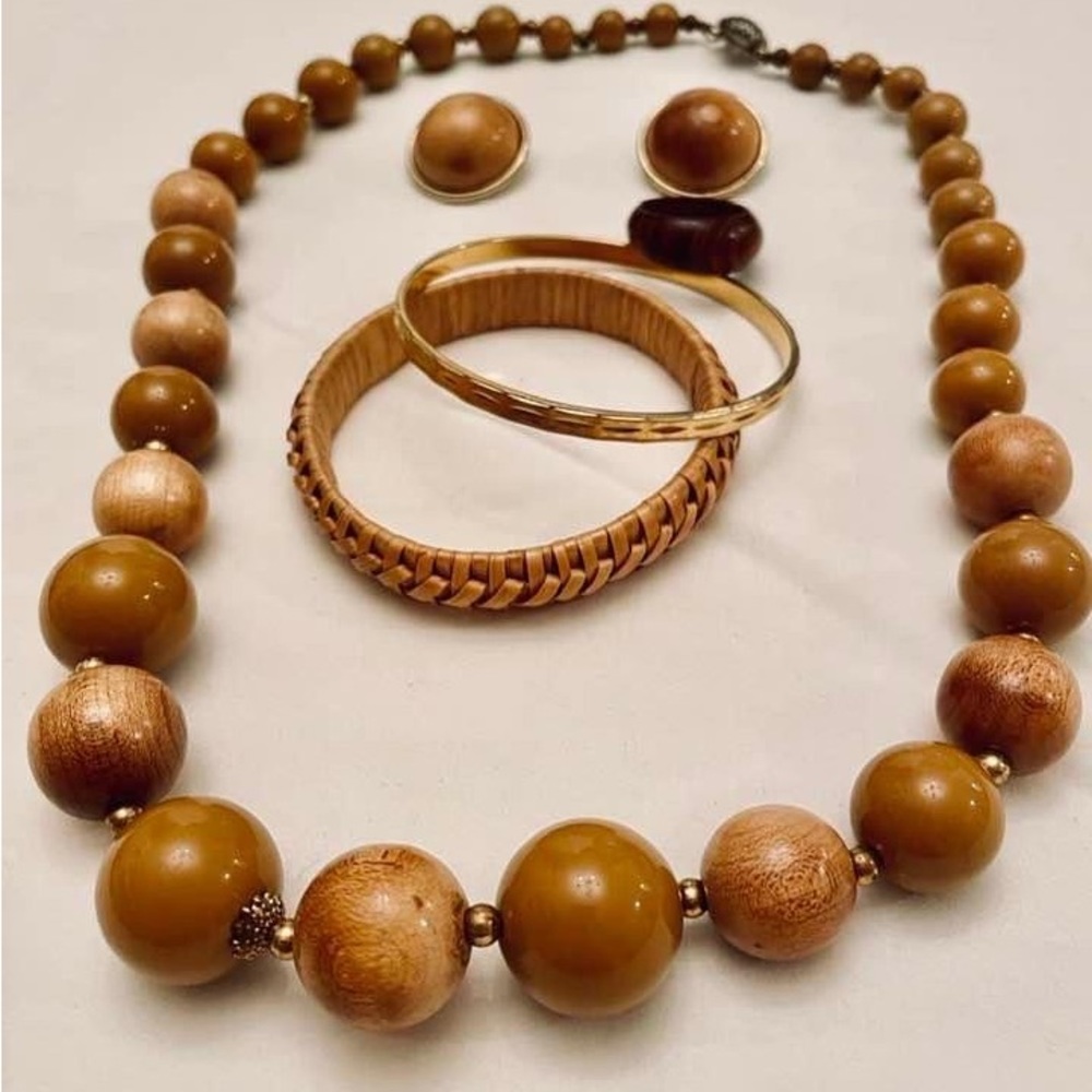 6 Pc Boho Wooden Jewelry included necklace, clip on earrings, 2 bracelets, ring